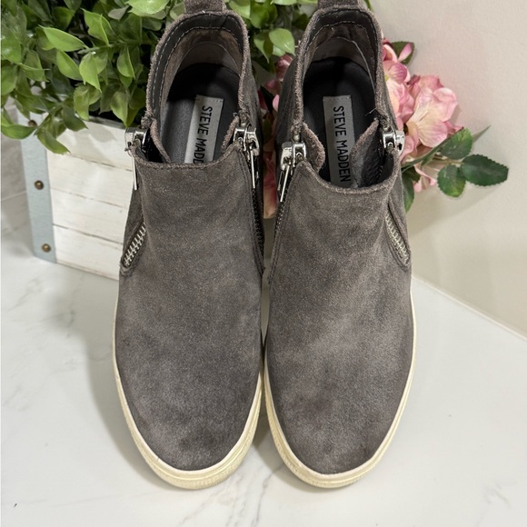 Steve Madden Wedgie Platform Sneakers Ankle Booties Gray Suede Size 6 - Picture 9 of 11